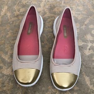 Sketchers on the go sneakers taupe size 8